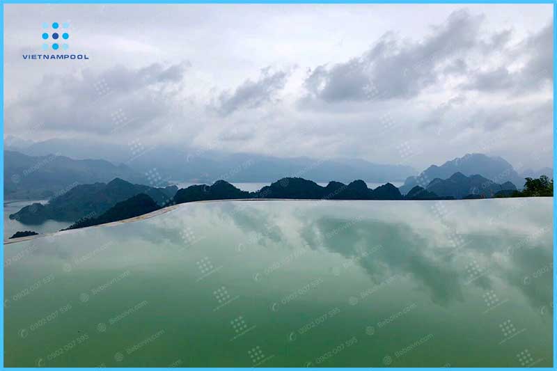 be-boi-vo-cuc-tren-dinh-nui-o-ba-khan-hoa-binh-2