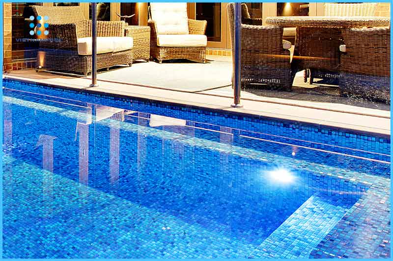 Gạch mosaic được sử dụng rộng rãi trong thi công xây dựng bể bơi gach-mosaic-duoc-su-dung-rong-rai-trong-thi-cong-xay-dung-be-boi